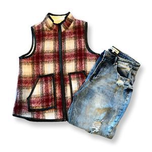 WARM & CUTE WINTER VEST SIZE MEDIUM!